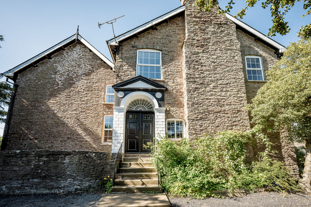 Side Elevation- click for photo gallery